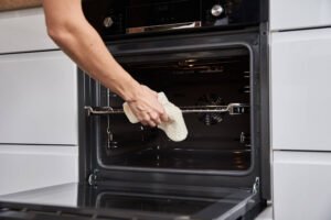 Como limpar forno elétrico de forma fácil