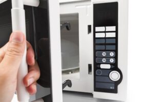 Quais são os problemas mais comuns no micro-ondas? Conheça os 10 principais!
